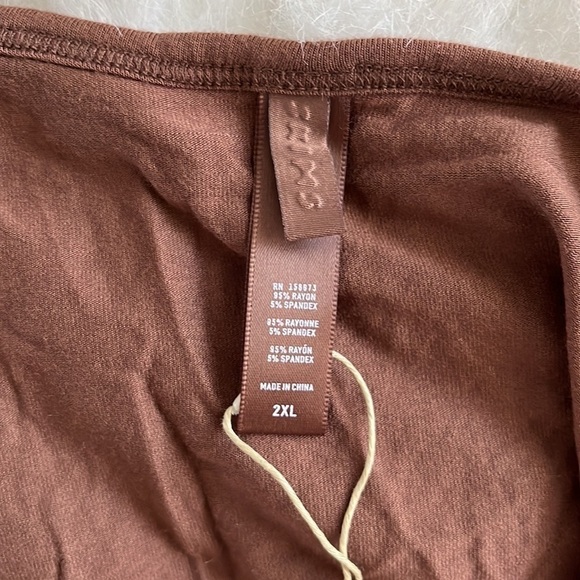 SKIMS Sleep Spaghetti Tank Top Plus Size 2X Jasper Tan Stretch Comfy NEW - Picture 4 of 5